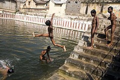 Kids_skinny_dipping_in_India.jpg