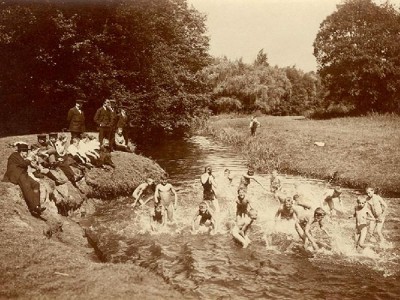 1 History Boys_nude_and_girls_in_suits_-_early_20th_century 1.jpg